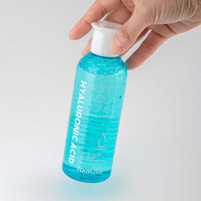 Farmstay Hyaluronic Acid Super Aqua Toner: Hydrates, smooths skin texture, fortifies skin barrier, prevents moisture loss.