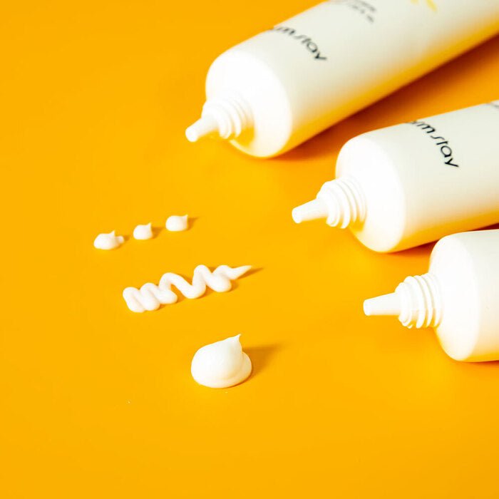 Farmstay Citrus Yuja Eye Cream: Reduces wrinkles. Eliminates dark circles. Improves elasticity. Boosts hydration.
