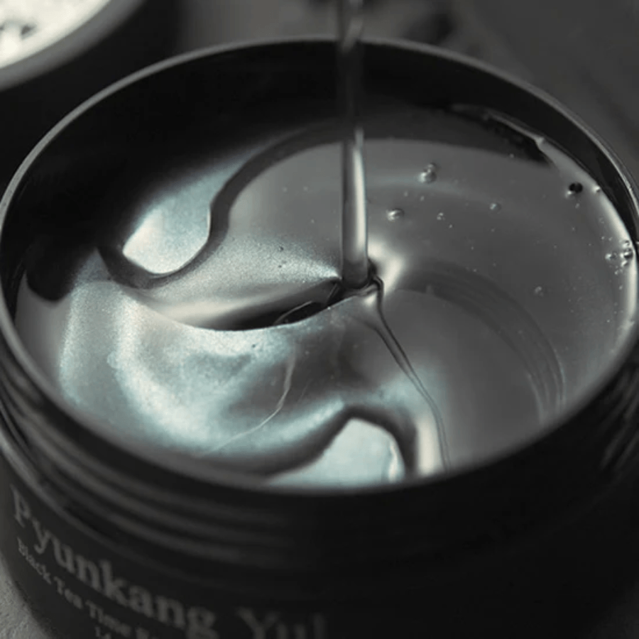 Pyunkang Yul Black Tea Time Reverse Eye Patch: Fermented black tea for anti-aging care. Peptides, adenosine, collagen.