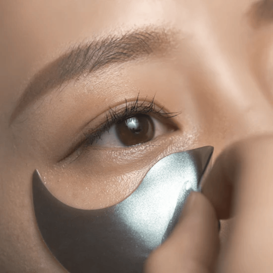 Pyunkang Yul Black Tea Time Reverse Eye Patch: Fermented black tea for anti-aging care. Peptides, adenosine, collagen.