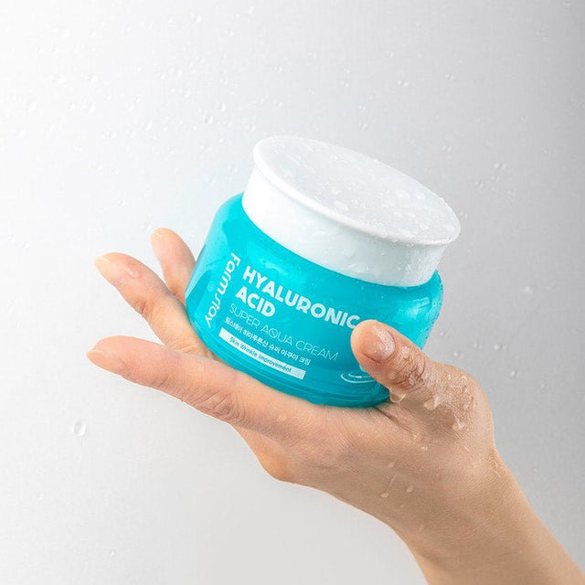 Farmstay Hyaluronic Acid Super Aqua Cream: Hydrate and strengthen your skin with this cream that prevents moisture loss.